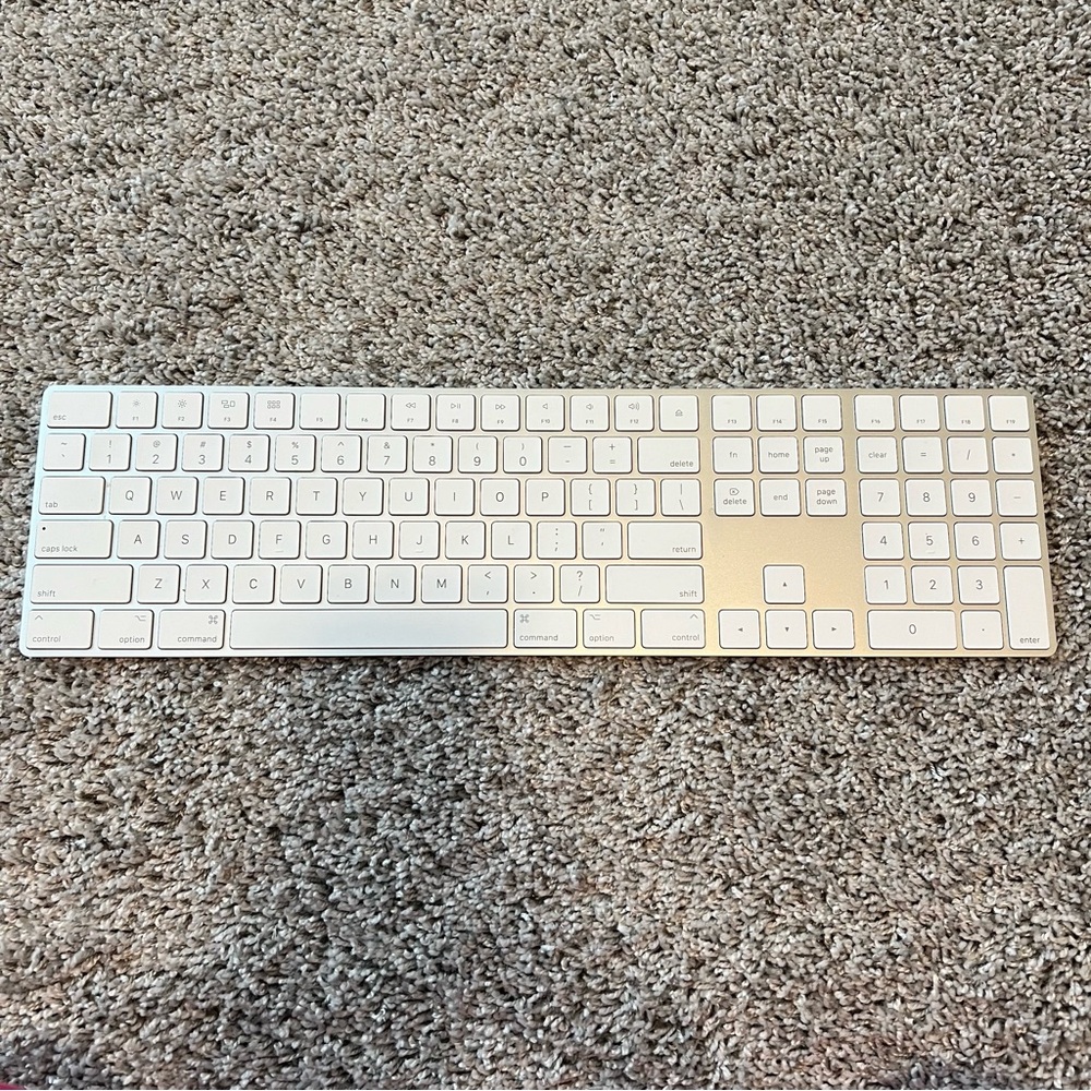Apple Keyboard